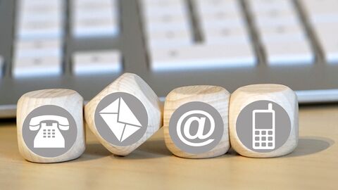 Würfel mit Kontaktmöglichkeiten Telefon, Brief, E-Mail, Telefon Würfel mit Kontaktmöglichkeiten Telefon, Brief, E-Mail, Telefon